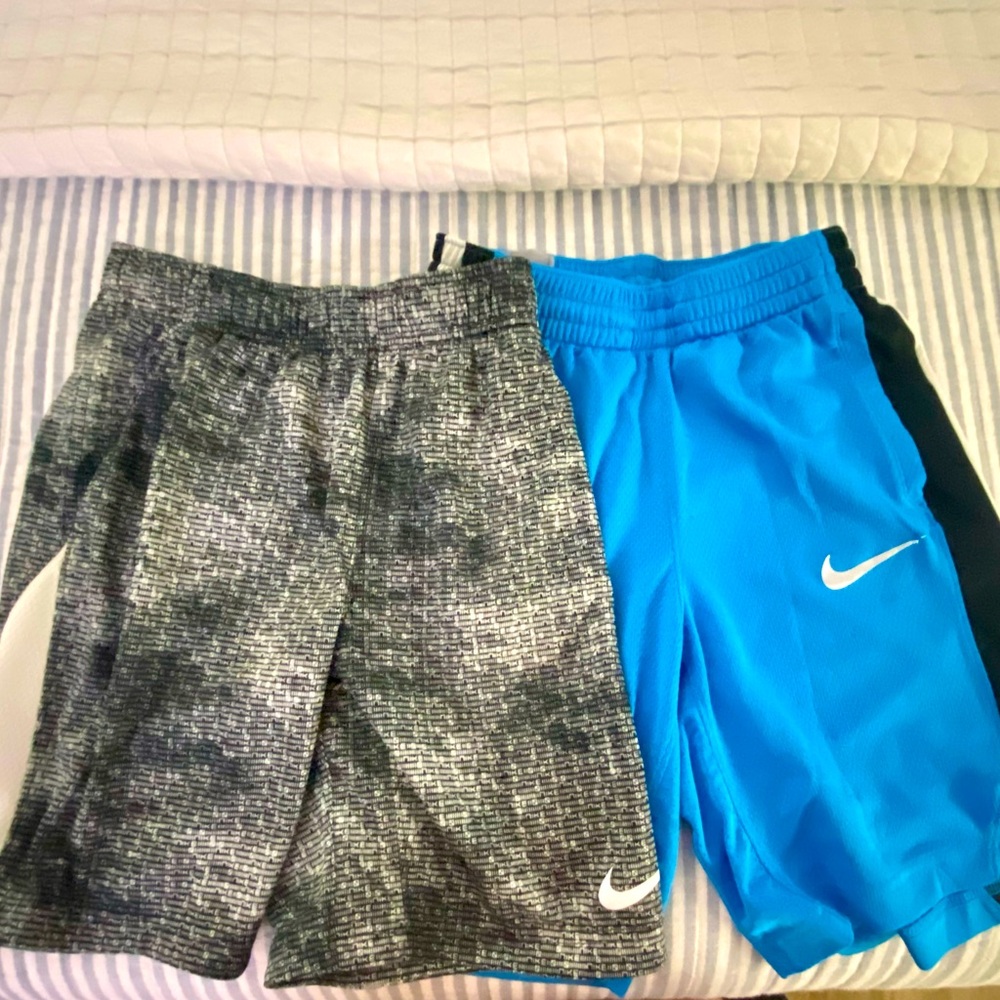 Boys Nike Dri-Fit shorts Size Medium Excellent Condition
